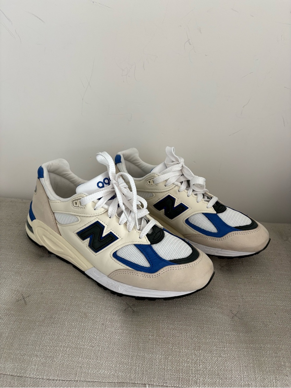 New Balance 990 v2 Teddy Santis size 10 White Blue Cream Lace-Up Sneakers